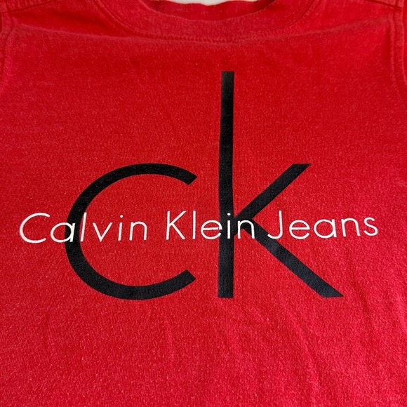Calvin Klein - Red Tee with Black Logo - Picture 2 of 3